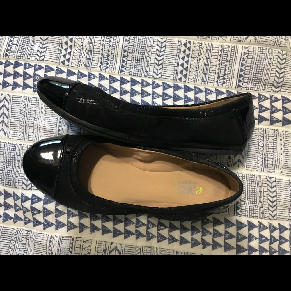 Easy Spirit comfy flats 6W